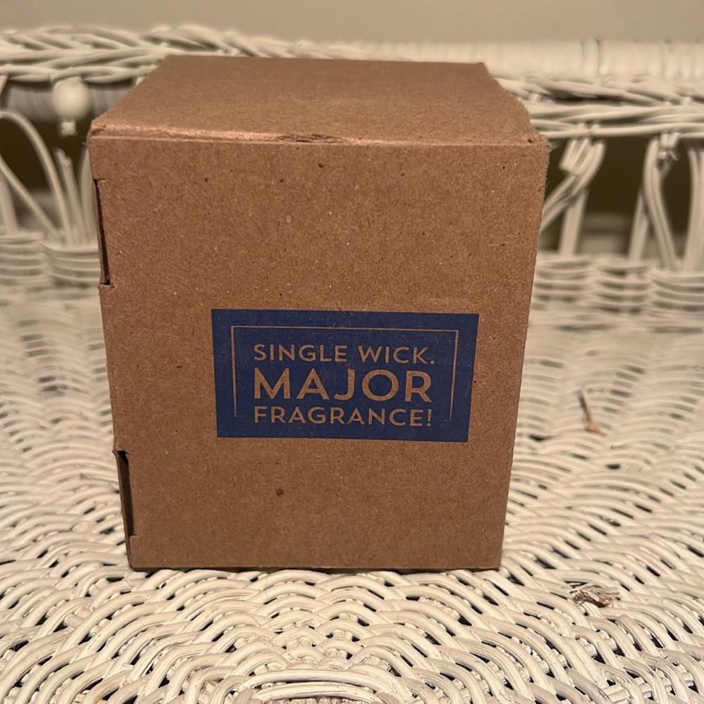 Bath and Body Works Single Wick Candle Dark Amber & Oud In Box White Barn - Picture 5 of 6